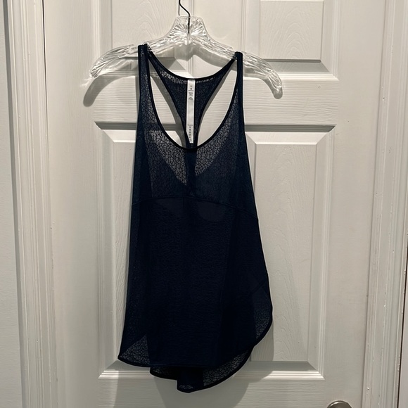 BNWT’S Lululemon Twist and Train Tank - Picture 4 of 10